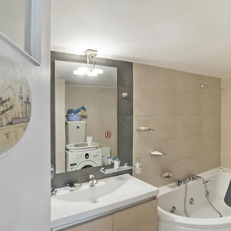 N&n Moschato Seaviews Fully Equipped